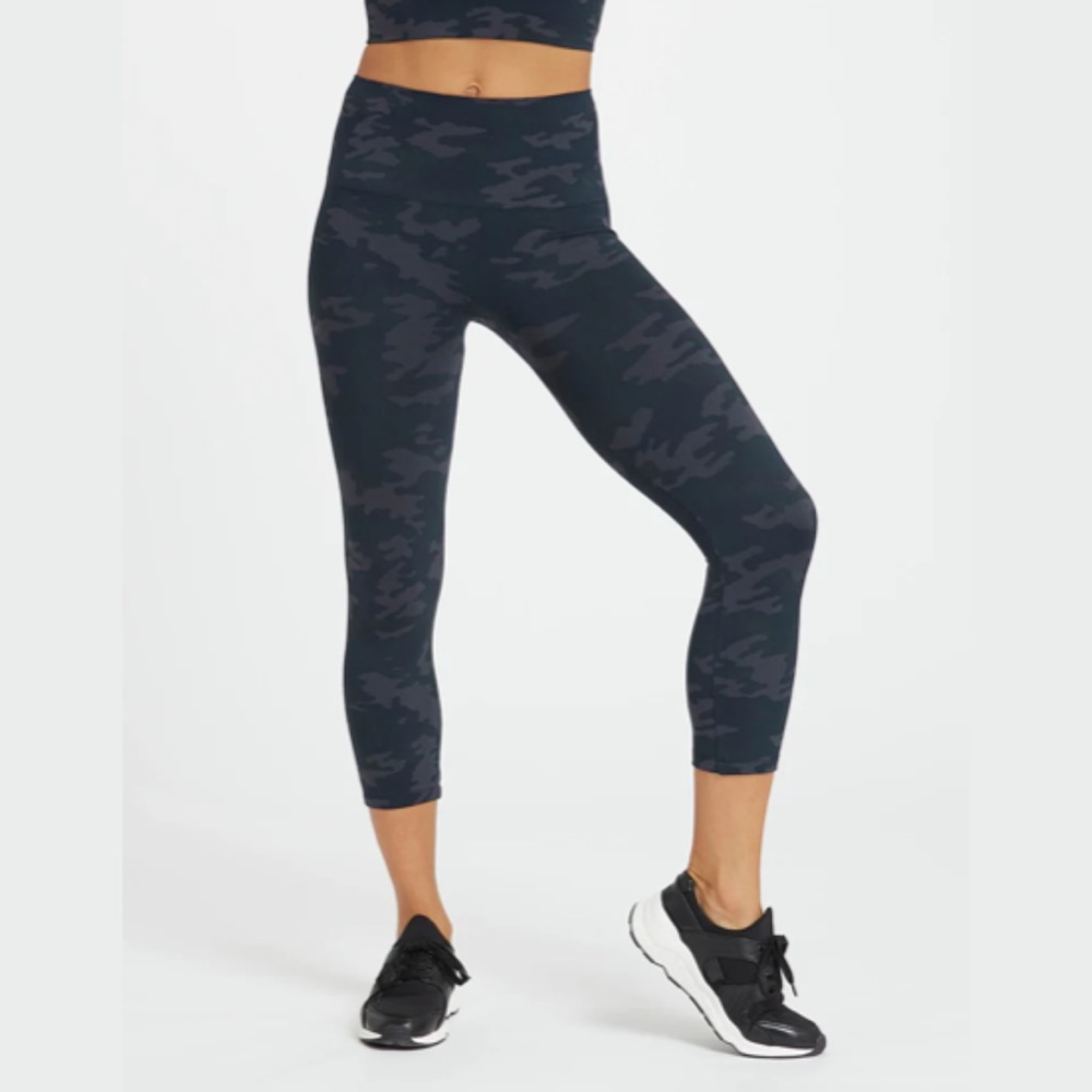 NEW SPANX Look at Me Now Seamless Cropped Leggings - Black Camo - Picture 9 of 9